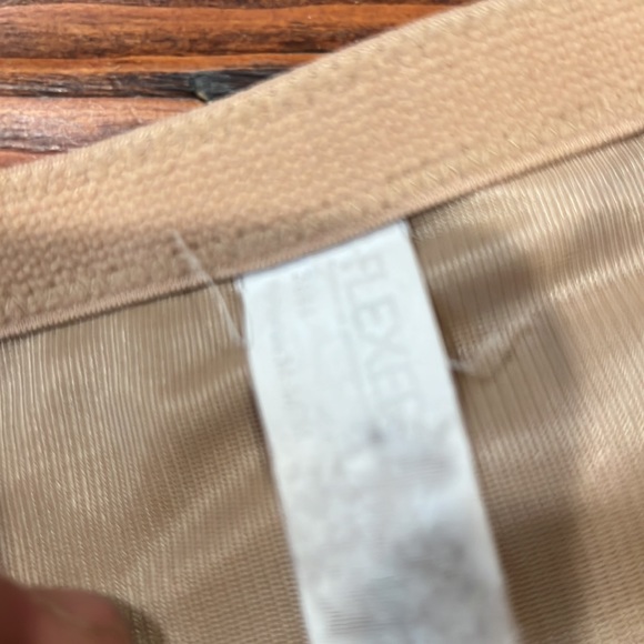 Flexees nude shape wear size medium - Picture 3 of 4